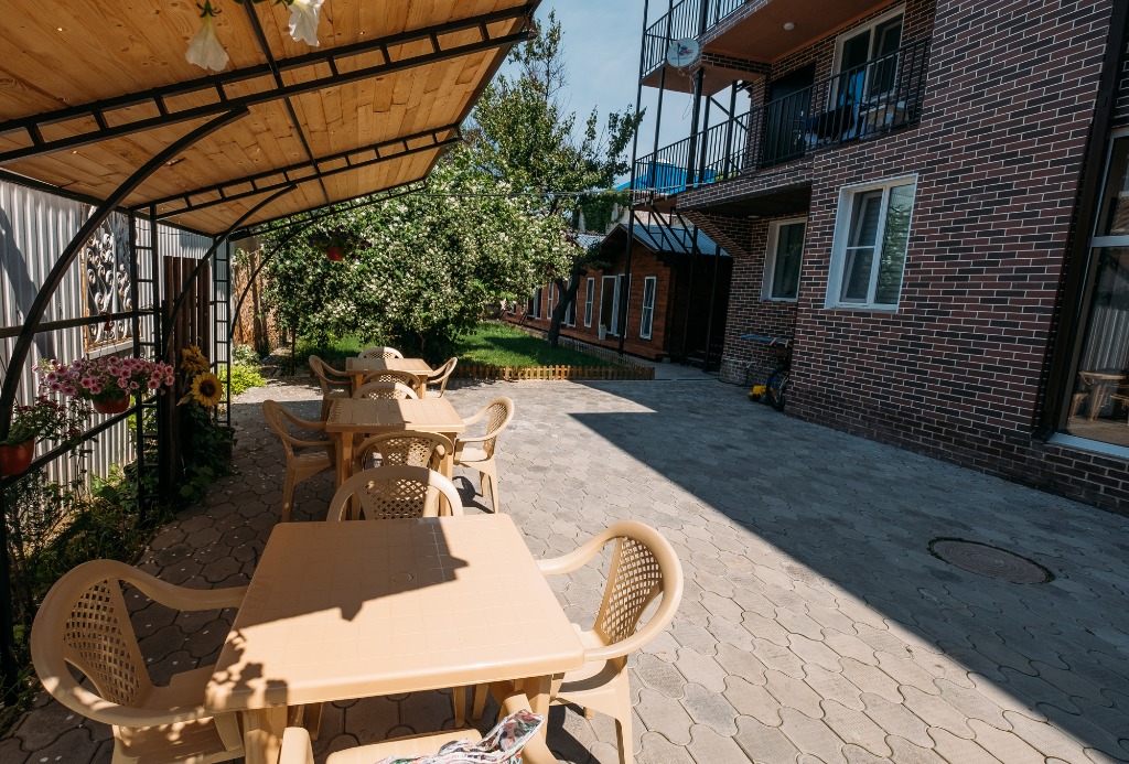 . Гостевой дом ЭдиРоз . Анапа