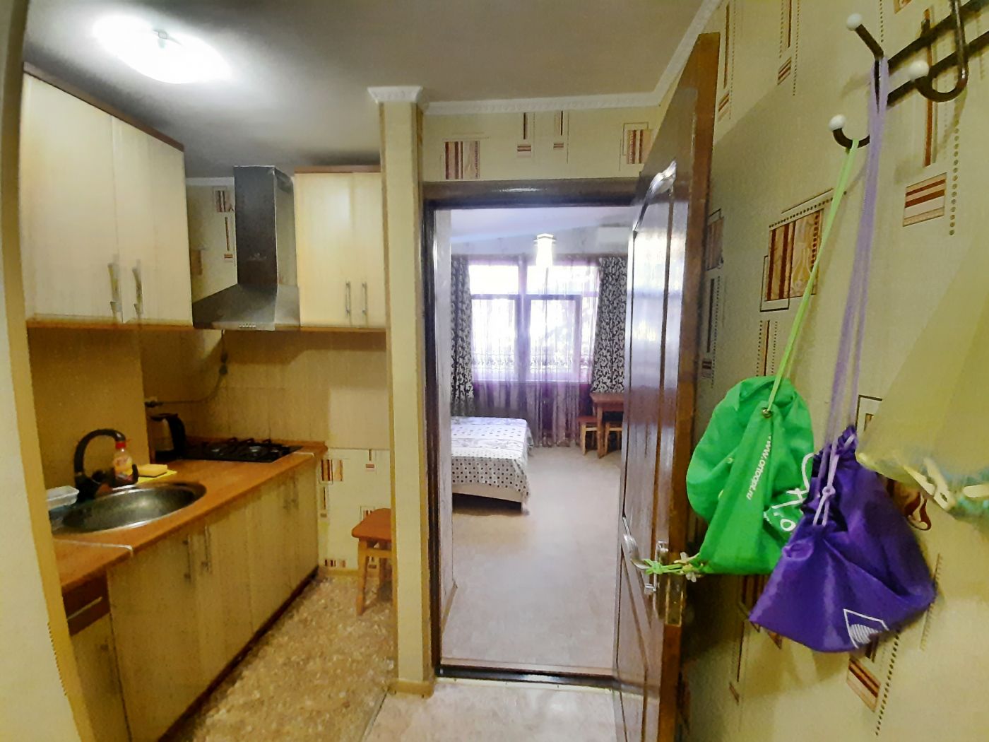 . Квартира в 100 метрах от моря. Алушта . Квартира в 100 метрах от моря. Алушта