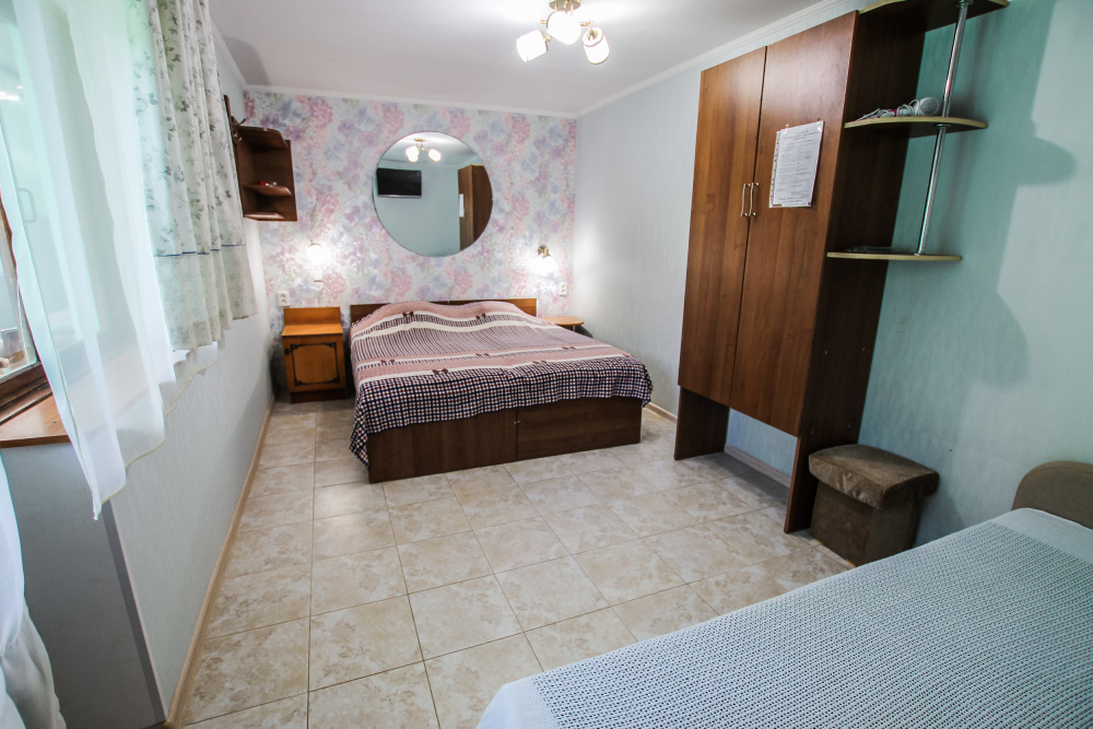 2х комнатн.номер с кухней и своим двориком. Гостевой дом "Прибрежный". Симферополь