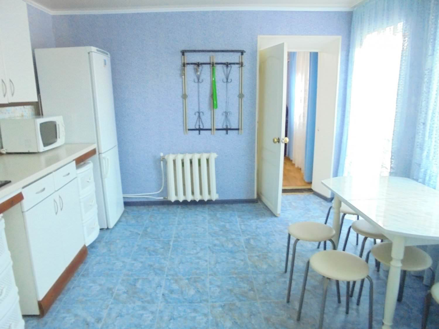 . Дом под ключ  Отдельный трехкомнатный дом со своим закрытым двором и гаражом без хозяев.. Феодосия