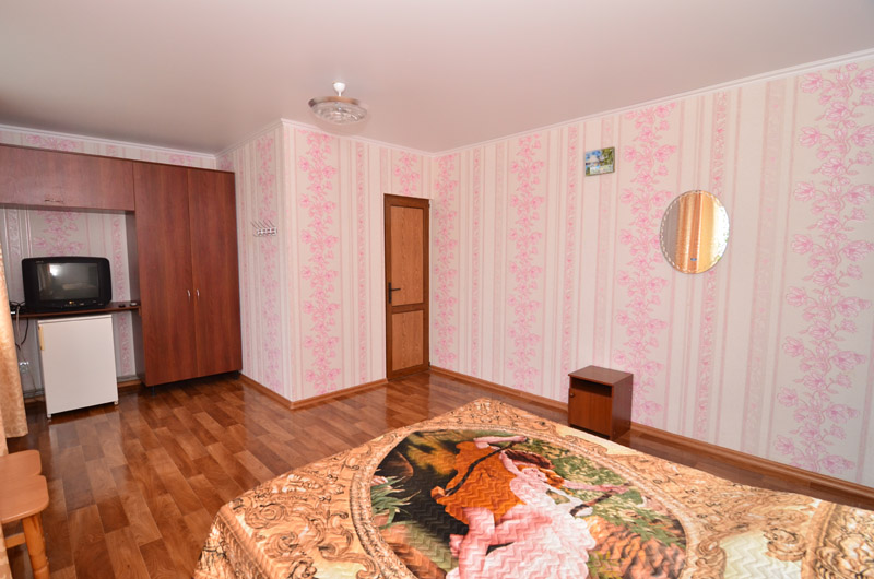 2-местный номер «комфорт». Гостевой дом «В гостях у Тихона». Заозерное