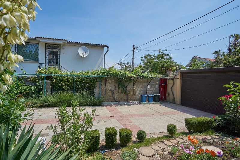 . Гостевой дом "Малиновая 10". Севастополь