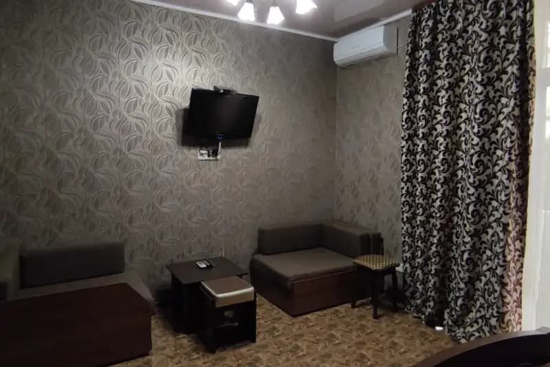 Двухместный номер с балконом. Гостиница  "Sea Zone" . Пицунда
