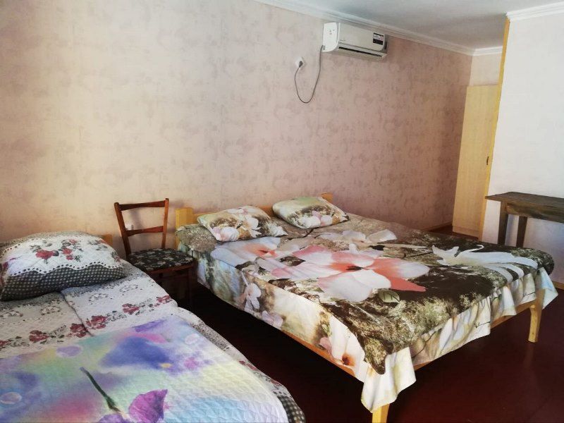 . Гостиница "Эко-дом" . Пицунда