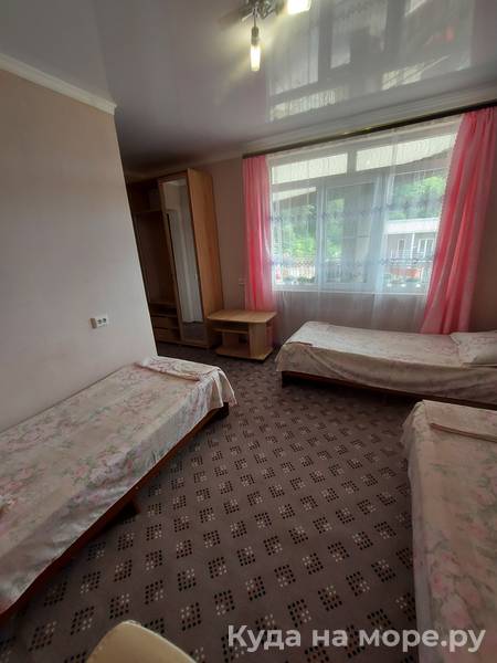 Классический трёхместный номер. Гостевой дом "Нур". Ольгинка Классический трёхместный номер. Гостевой дом "Нур". Ольгинка