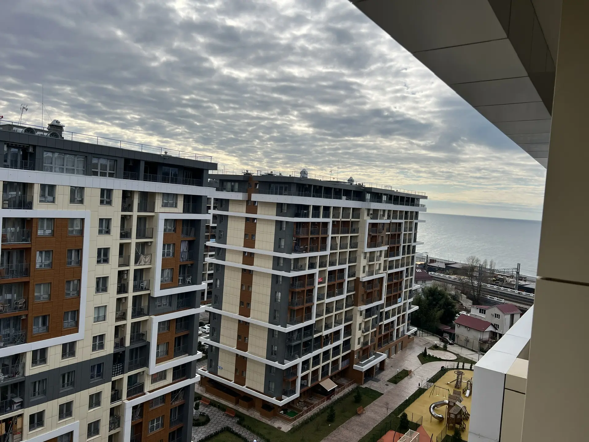 . Квартира в многоквартирном доме Апартаменты с отдельной спальней и видом на горы. Дагомыс