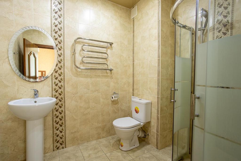 Трехместный номер с балконом. Отель Атмосфера. Кабардинка