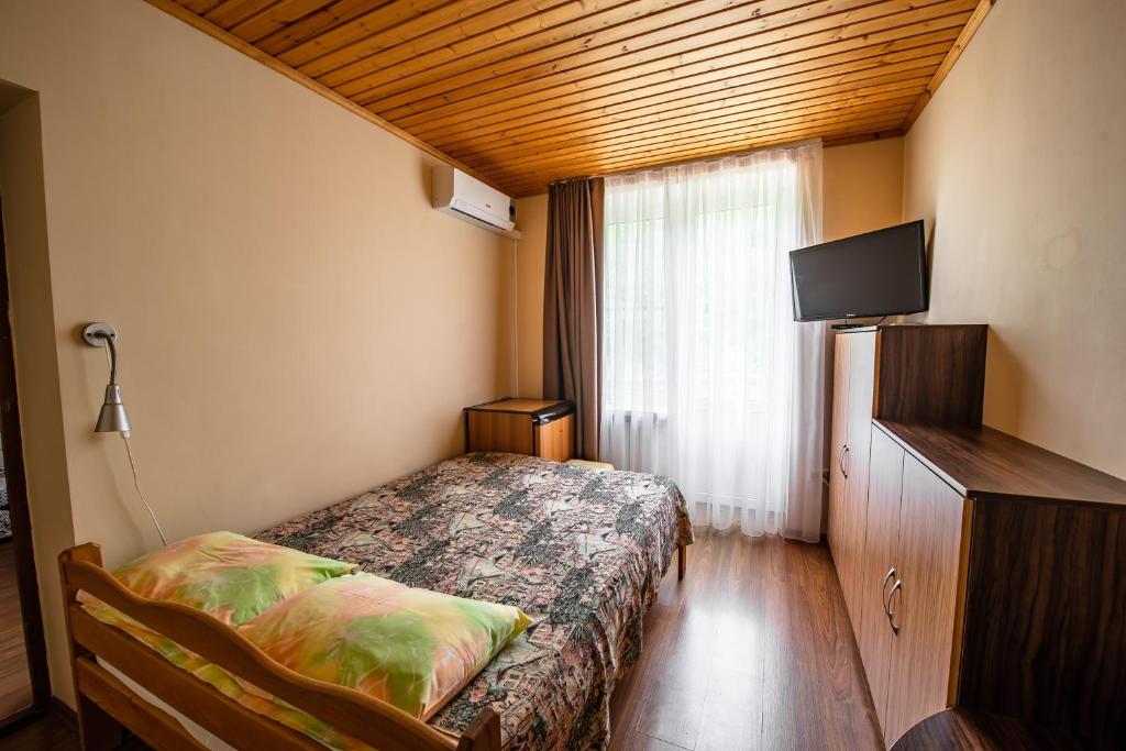 Двухкомнатный семейный. Гостевой дом "Мария". Лазаревское Двухкомнатный семейный. Гостевой дом "Мария". Лазаревское