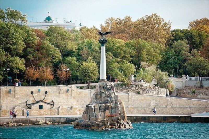 Памятник затопленным кораблям. Фото взято с сайта: https://of-crimea.ru/