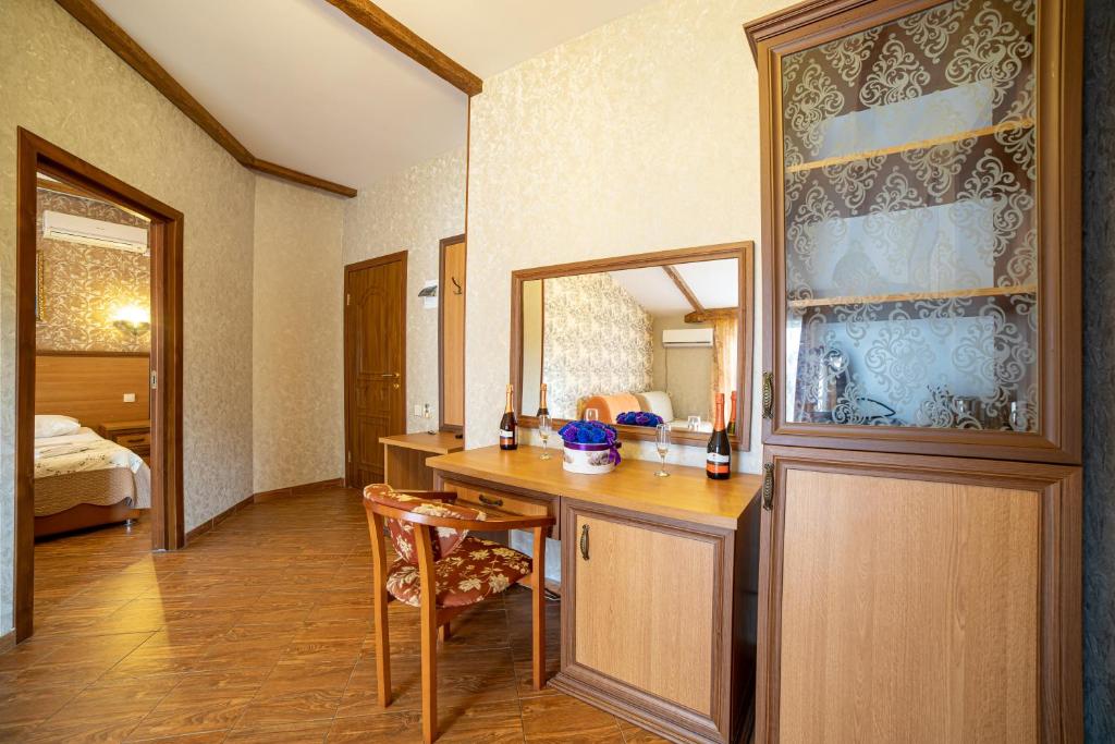 Люкс с 3 спальнями. Отель Атмосфера. Кабардинка