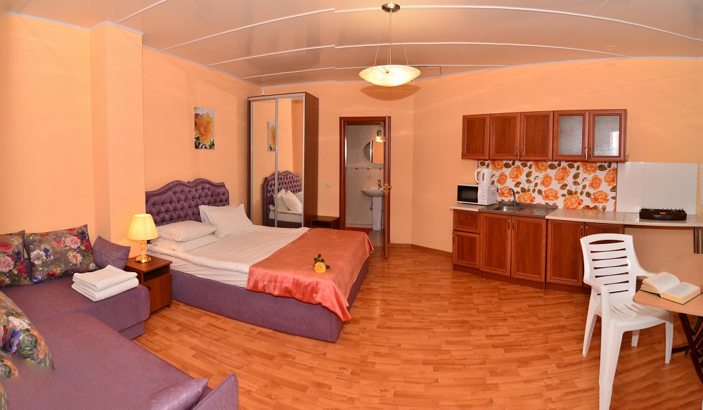 Домик 2 с кухней. Частная усадьба "Дом Роз". Заозерное Домик 2 с кухней. Частная усадьба "Дом Роз". Заозерное