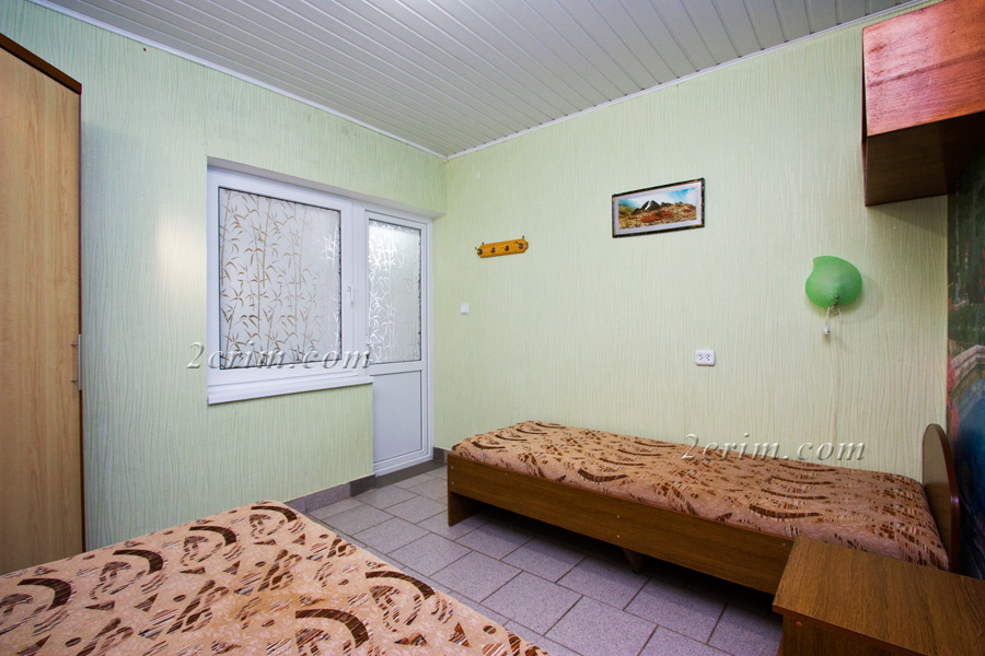 2-х комнатный 4-5-ти местный номер. Гостевой дом "Крымский кораблик". Орджоникидзе