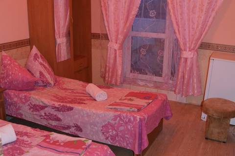 Номер 2-х местный «Розовый». Гостевой дом «Виктория» - Заозерное. Заозерное
