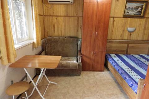 Двухместный номер с двумя доп. местами (№ 2А). Гостевой дом "Куропатка". Гурзуф Двухместный номер с двумя доп. местами (№ 2А). Гостевой дом "Куропатка". Гурзуф