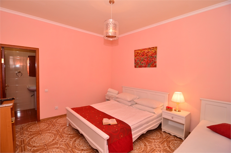 Домик 3 с кухней. Частная усадьба "Дом Роз". Заозерное Домик 3 с кухней. Частная усадьба "Дом Роз". Заозерное