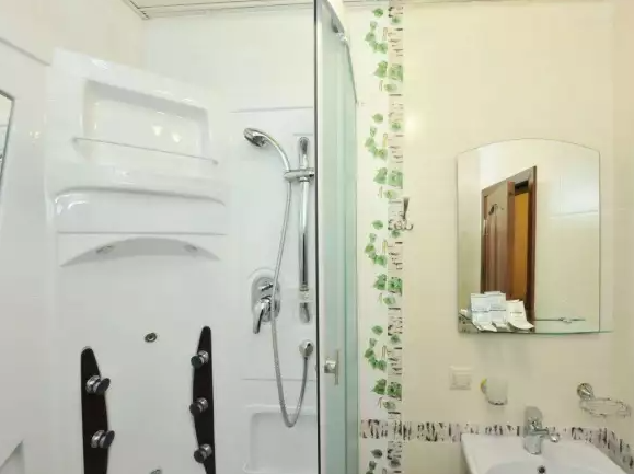 «Полулюкс» 2-х местный DBL (Главный корпус). Гостиница «Кристалл». Домбай-гостиницы