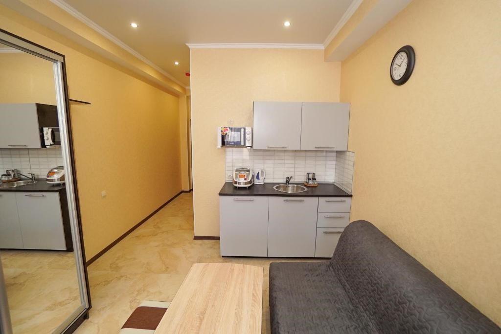 Номер-студио с балконом. Апарт-отель «Близнецы». Адлер