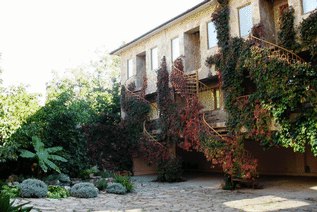 . Гостевой дом "У СОЛОВЬЯ" . Малореченское