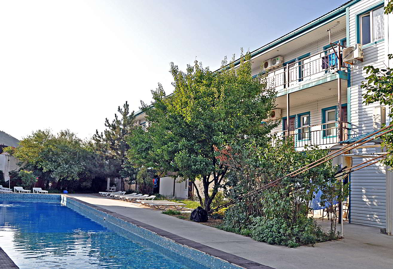 . Гостевой комплекс и Яхт-Клуб "Торнадо" Новомихайловский. Новомихайловский