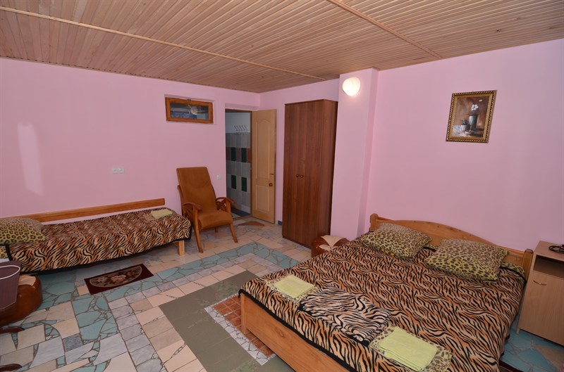 3-местный улучшенный. Гостевой дом «Белый». Саки