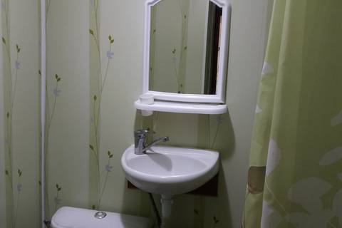 Двухкомнатный 3х местный стандарт с кухней - столовой (комната 18 м2 кухня 12 м2). Гостевой дом «Высотной 13». Голубицкая