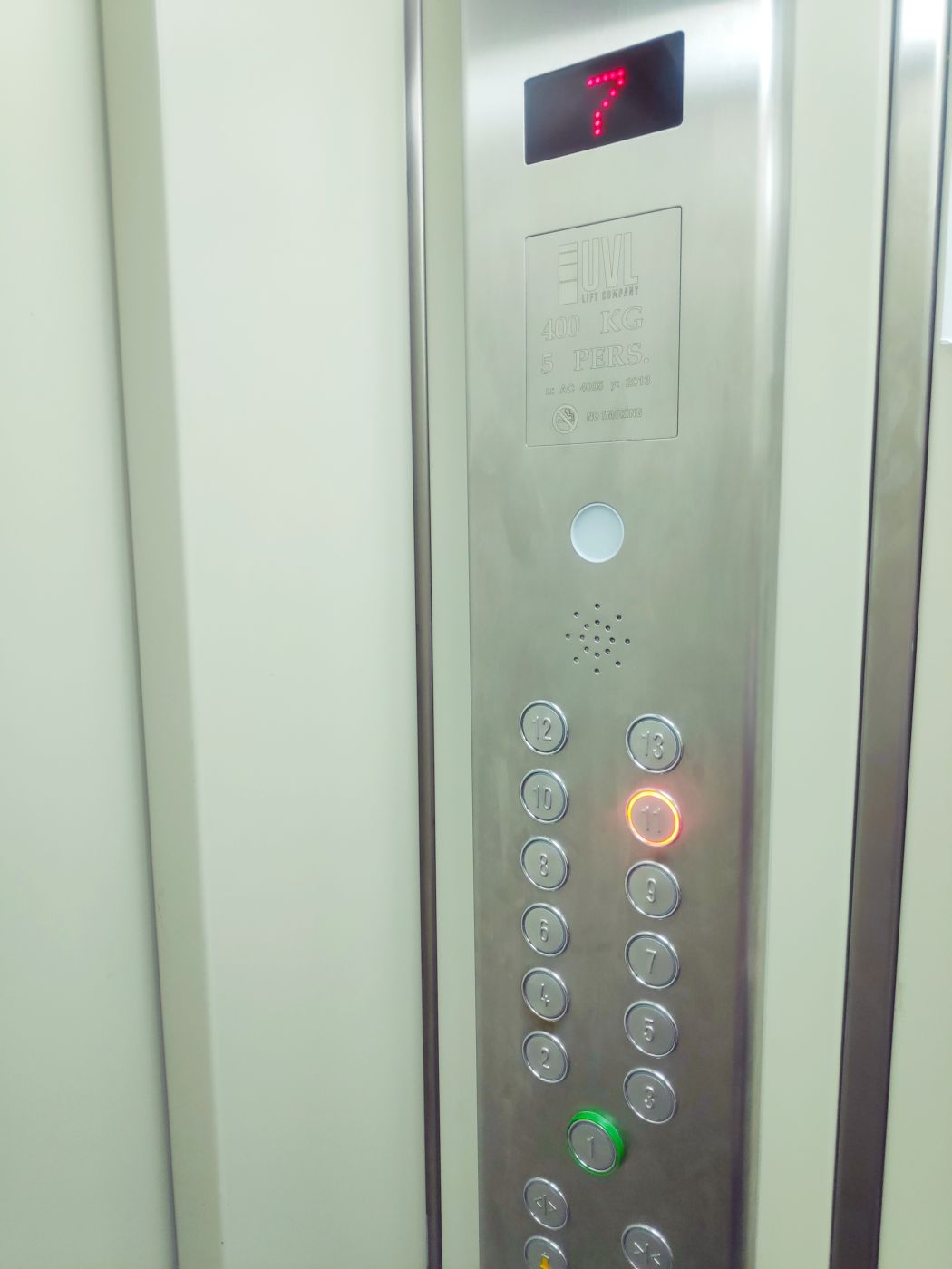 . Квартира в многоквартирном доме Студии в центре Севастополя. Севастополь