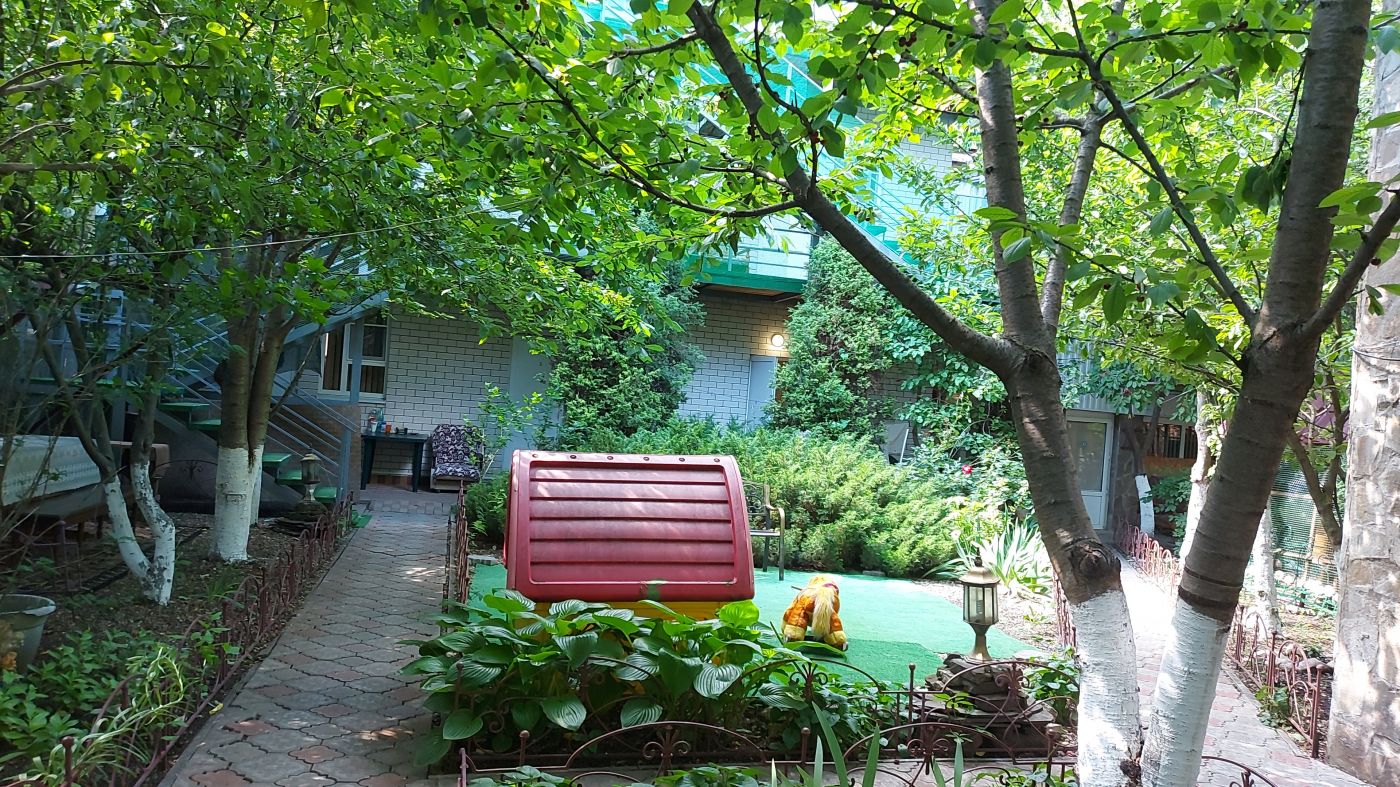 . Гостиница Александровский сад у моря . Ейск