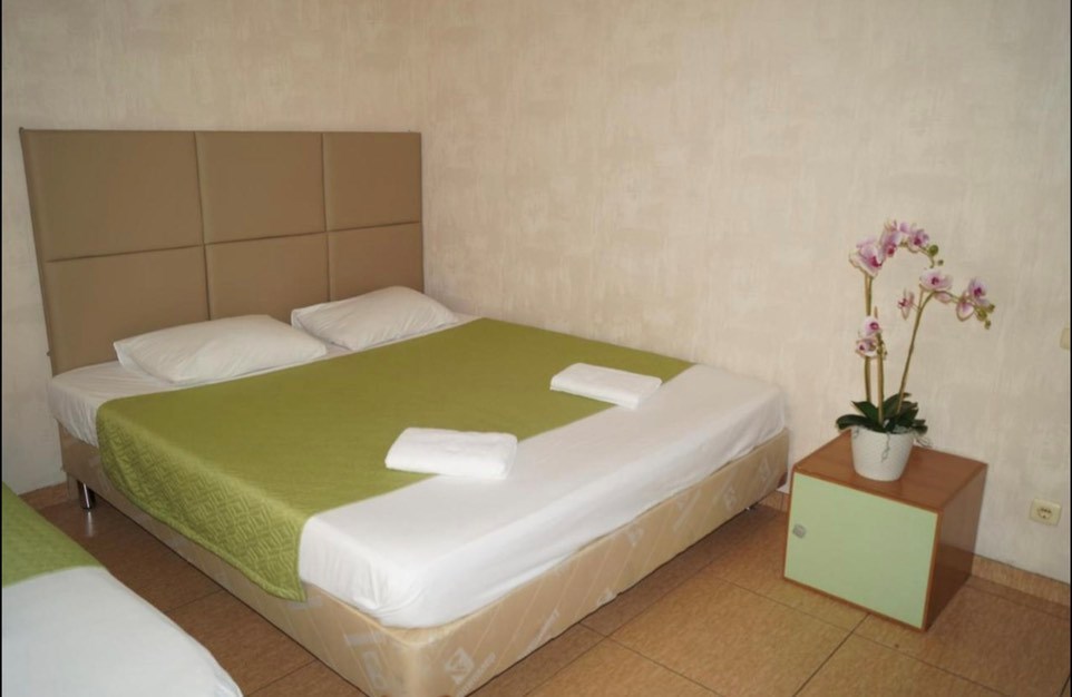 Трехместный номер стандарт класса. Апарт-отель Самара. Адлер