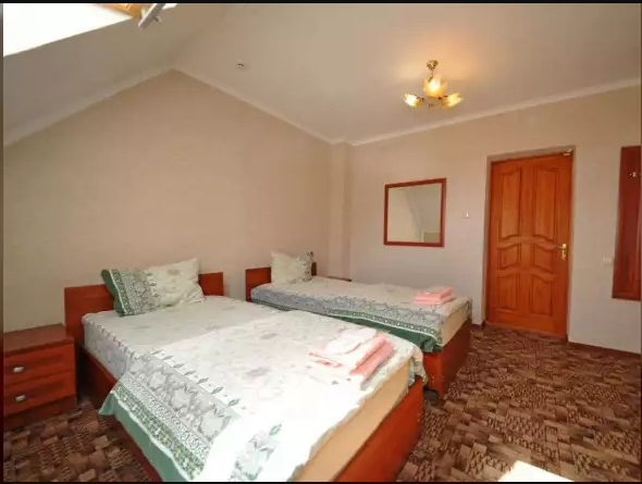 Мансарда двухместная кровать полуторка. Отель «Альпина». Эльбрус - гостиницы