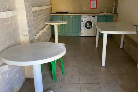 Трехместная комната с санузлом на этаже. Частный сектор "Светлана на Луговой". Адлер