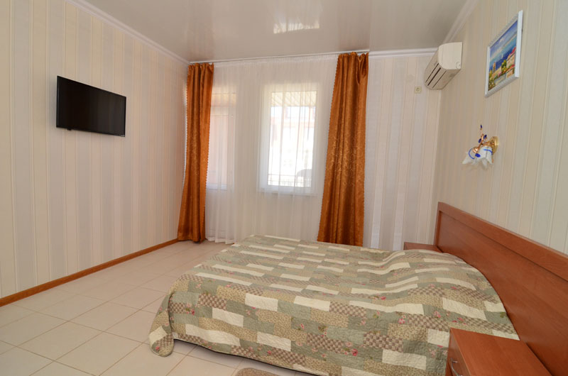 2-местный номер с балконом. Гостевой дом «Риф». Заозерное