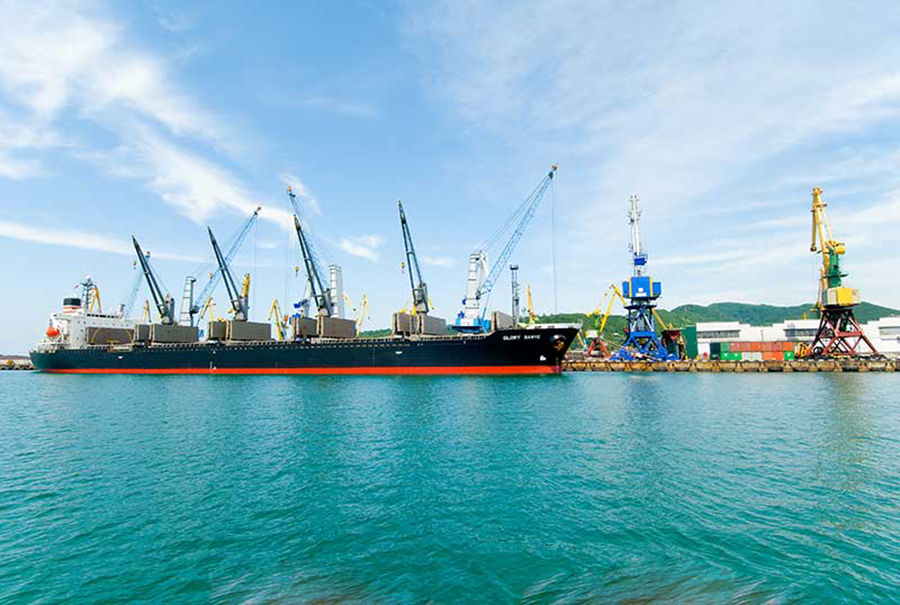 Фото морского порта Туапсе взято с сайта: http://www.tmtp.ru/