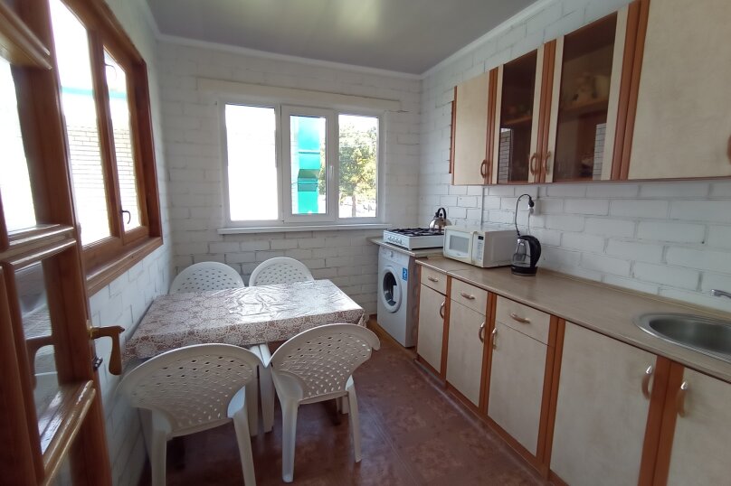 . Гостевой дом "Уютный дворик" на Толстого 42А. Геленджик