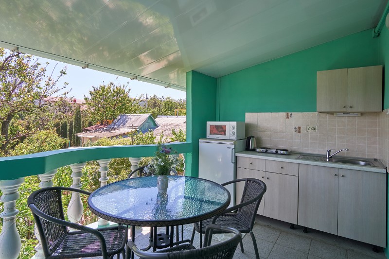 . Гостевой дом "Малиновая 10". Севастополь