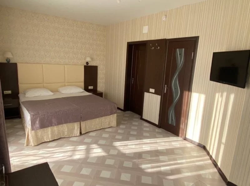 ДВУХМЕСТНЫЙ НОМЕР С ДИВАНОМ И БАЛКОНОМ. Отель "Мечта". Геленджик