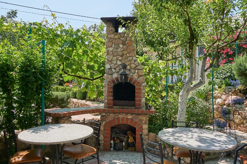 . Гостевой дом "Малиновая 10". Севастополь