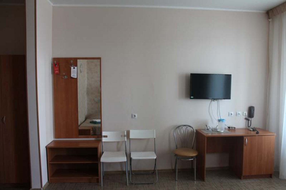 Трехместный стандарт. Гостиница "Ассоль". Ейск