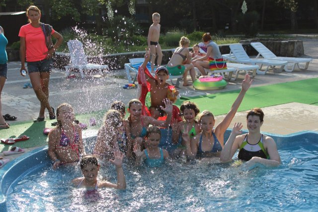 . Учебно-оздоровительная база «Горизонт»    . Ольгинка