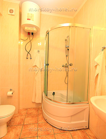 Стандартный трехместный номер. Отель "Морской". Семидворье