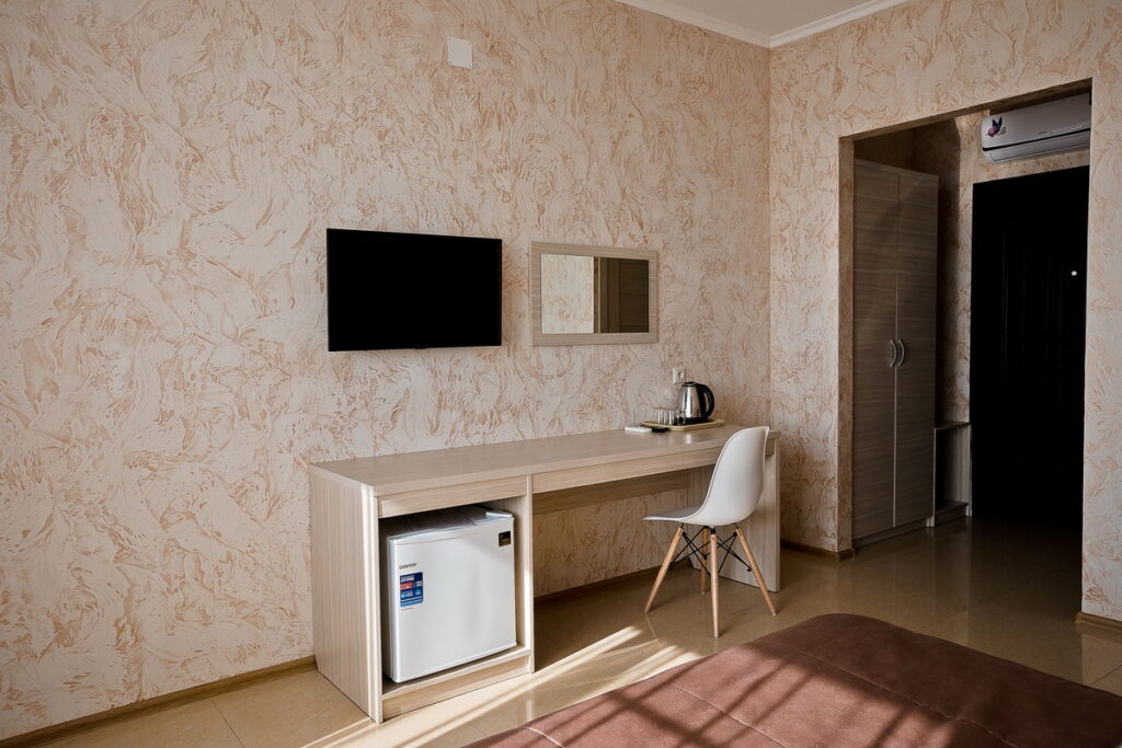 Двухместный номер с двуспальной кроватью и видом на море. Отель «NOY». Лоо