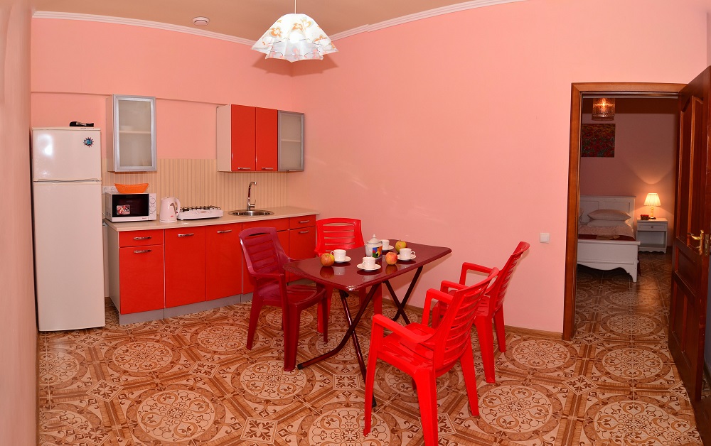 Домик 3 с кухней. Частная усадьба "Дом Роз". Заозерное Домик 3 с кухней. Частная усадьба "Дом Роз". Заозерное