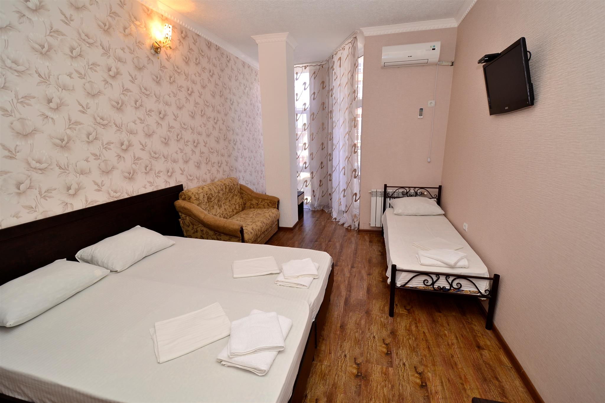 . Отель “ЯНАКИС”. Витязево