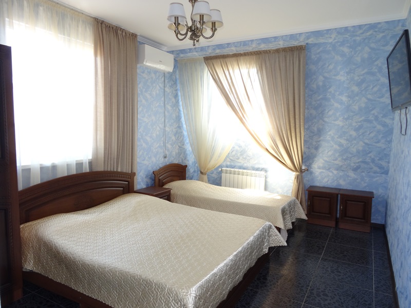 3-х местный номер Стандарт. Гостевой дом "Даниэль". Адлер