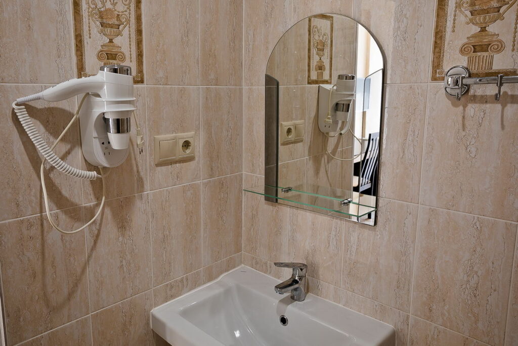 Трехместный номер без вида на море. Отель «NOY». Лоо