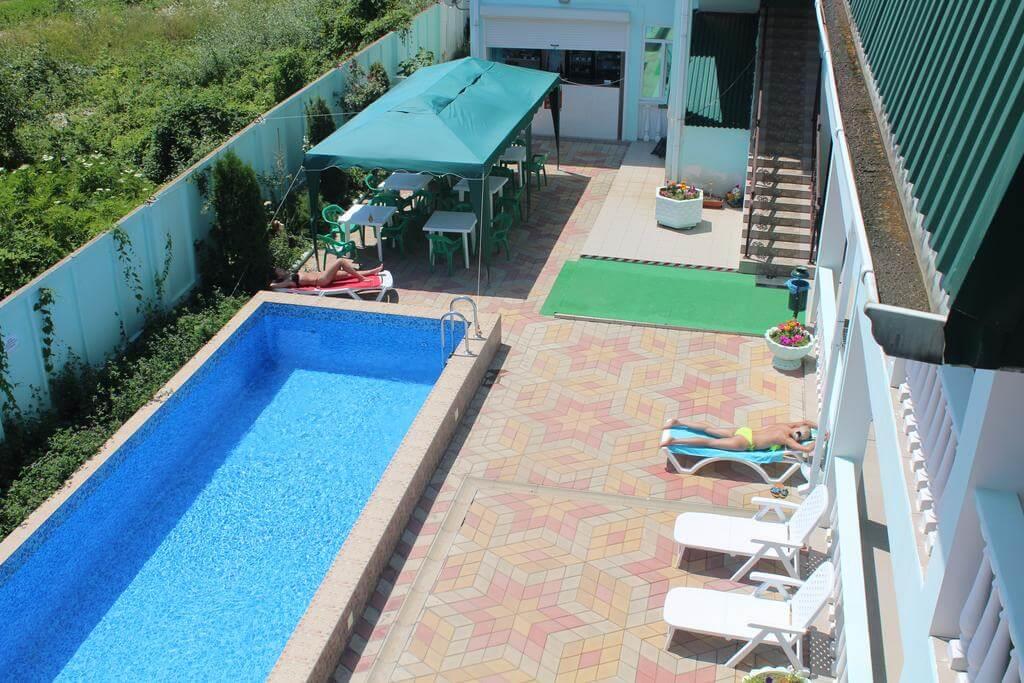 . Гостиница "Максим". Новомихайловский