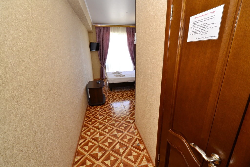 Трехместный номер с балконом. Гостевой дом «Акрополь» - Витязево. Витязево