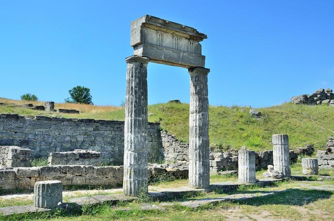 Руины Пантикапея. Фото взято с сайта: https://www.culture.ru/