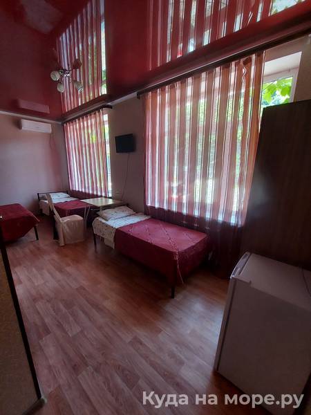 Стандартный четырёхместный номер. Гостевой дом "Нур". Ольгинка Стандартный четырёхместный номер. Гостевой дом "Нур". Ольгинка