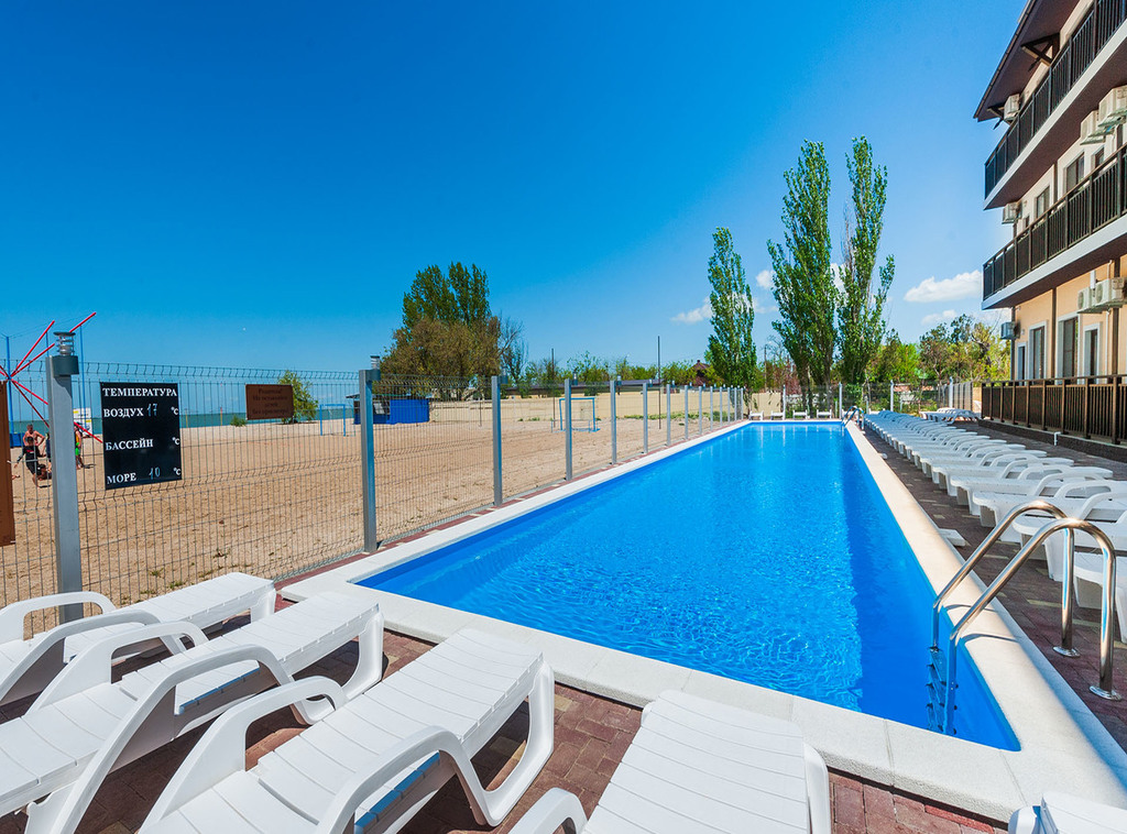 . База отдыха «ВОЛНА». Ейск