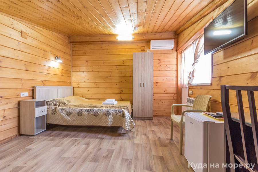 Трехместный номер. Гостевой дом "Алфавит". Адлер